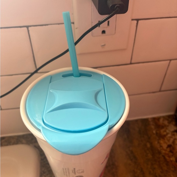 Hello kitty cup 🩷 - Picture 3 of 3